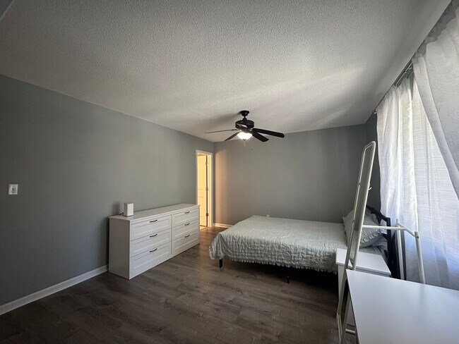 Building Photo - Adorable, Completely Furnished & Updated 2...