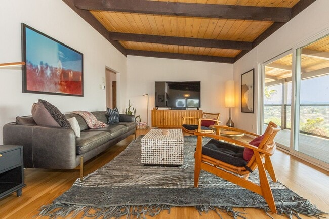 Building Photo - Spectacular Furnished 4 Bedroom/ 3 Bath Mid-Century Modern Retreat in Encinitas
