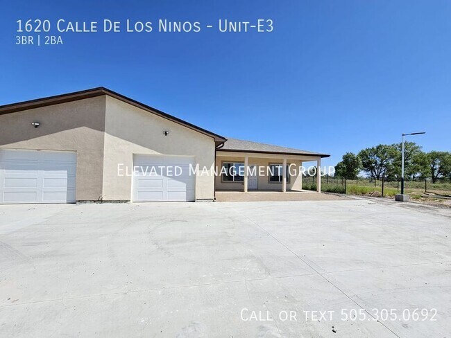 Building Photo - 1620 Calle de los Ninos Ave