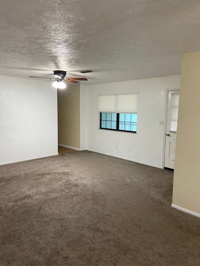 Building Photo - 5414 Lake Le Clare Rd