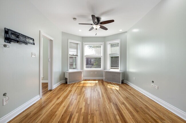 Building Photo - 2324 N Harding Ave