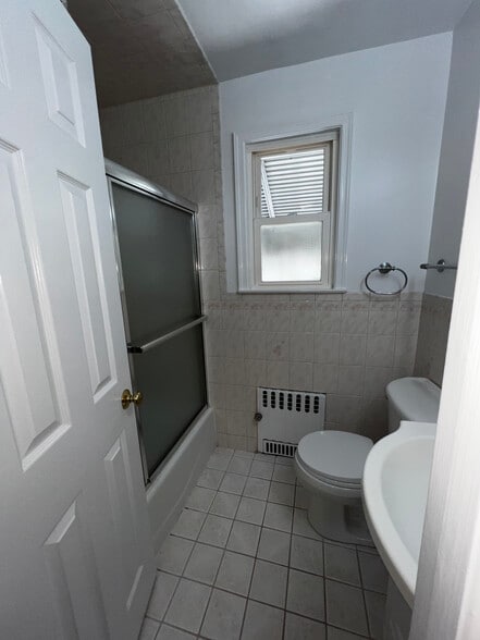 Full Bath - 2457 4th Ave