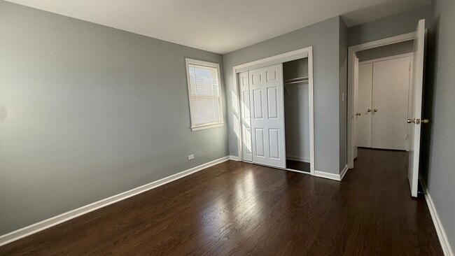 Building Photo - 5843 N Cicero Ave