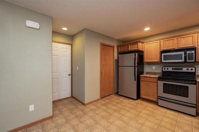 Building Photo - 17 Alydar Dr