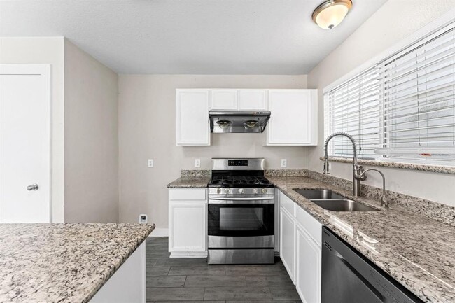 Building Photo - 7419 Ravenswood