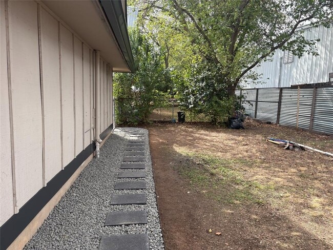 Building Photo - 8612 Bowling Green Dr