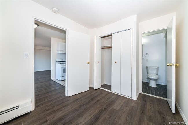 Building Photo - 7 Lake St