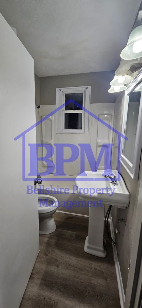 Building Photo - Affordable 2 Bed, 1 Bath Duplex in Madison...
