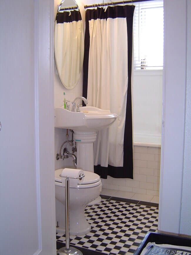 Building Photo - 10 Atlantic Ave