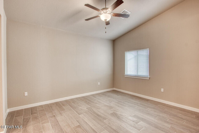 Building Photo - 14929 Tierra Crystal Ave