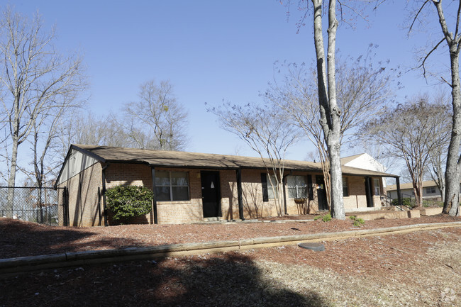 Exterior - Belle Meade Apartments