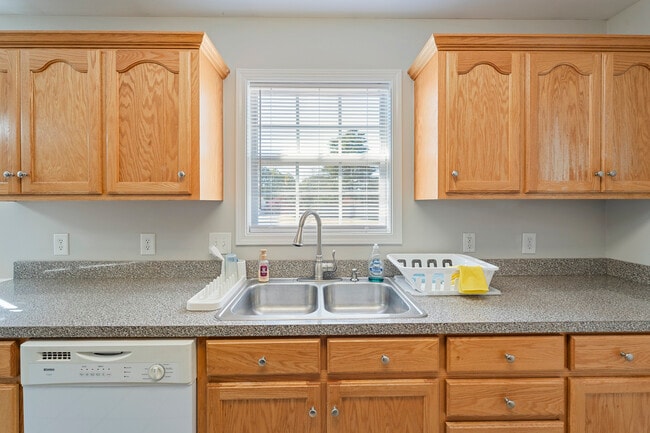 Building Photo - 2175 Glendale Ave