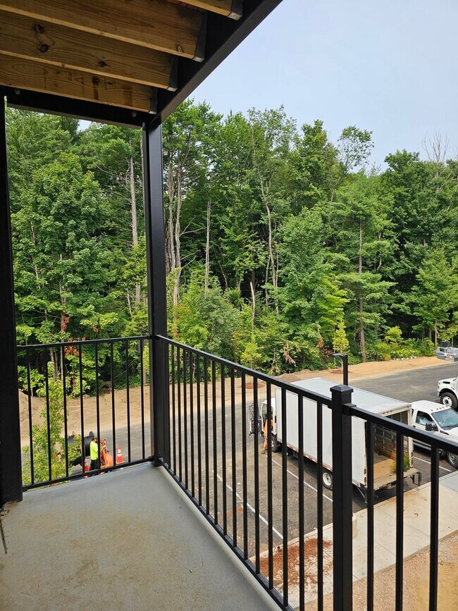 Building Photo - Village at Autumn Pond II: Corner 2 Bedroom/ 2 Bathroom Apartment with Oversized walk in closet