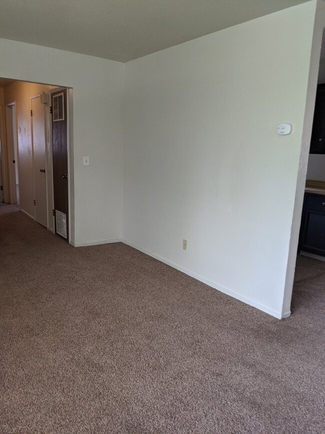 Building Photo - Competitively priced Two Bedroom Apartment Home! Do Not Miss Out On This Amazing Opportunity!