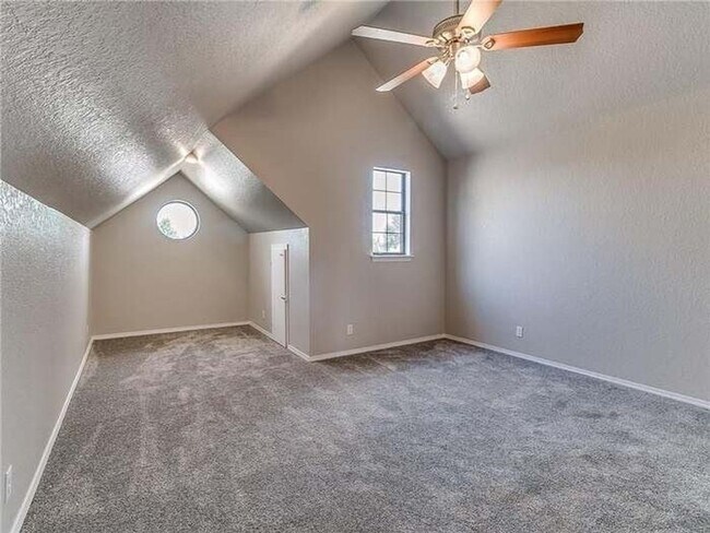 Building Photo - Spacious 4 Bedroom Home - Edmond Schools -...