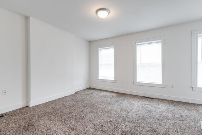Building Photo - 1802 Parkwood Ave