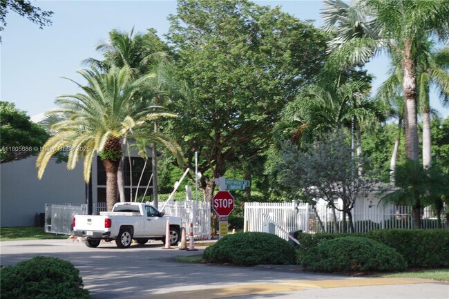 Building Photo - 1500 Jefferson Dr