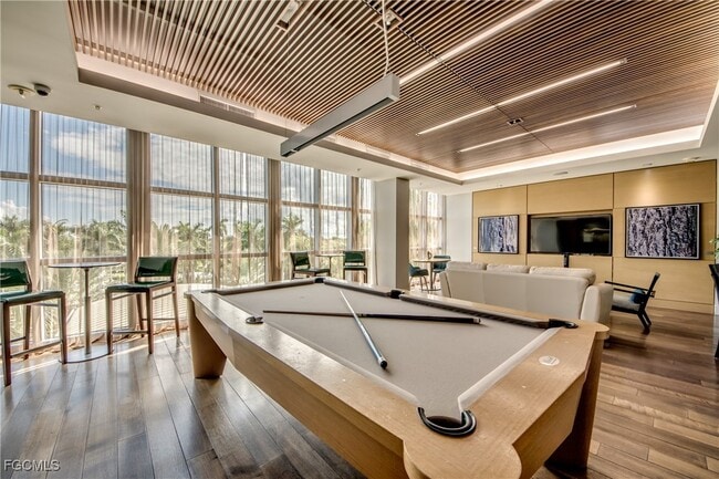 Building Photo - 3000 Oasis Grand Blvd