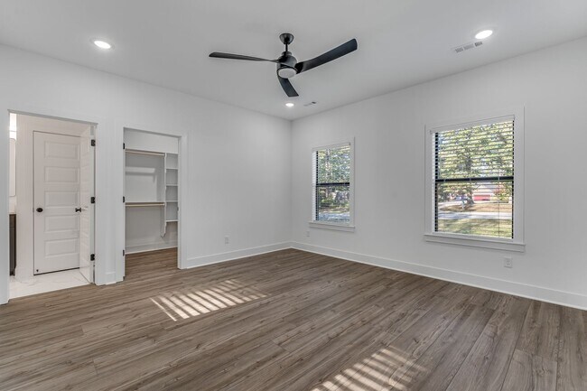 Building Photo - Brand New Bella Vista Beauty!