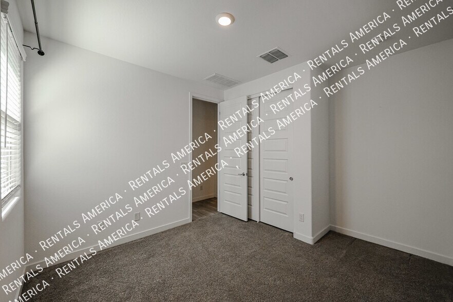Building Photo - 12380 W Wagon Wheel Dr