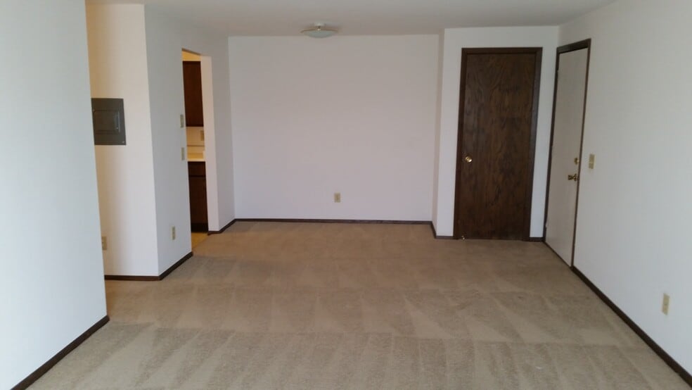 Building Photo - Indrive Apartments