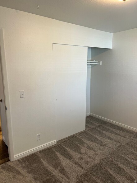 Building Photo - 394 E 2700 S