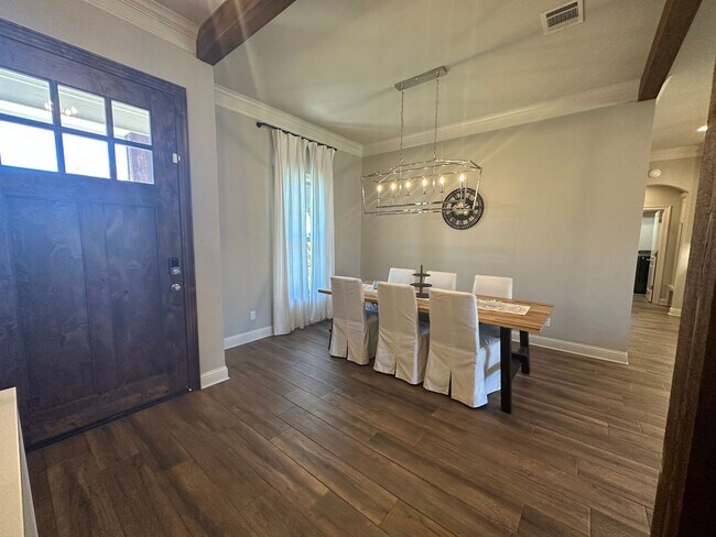 Building Photo - Gorgeous Updated 3 Bedroom Home - Only 5 years Old!