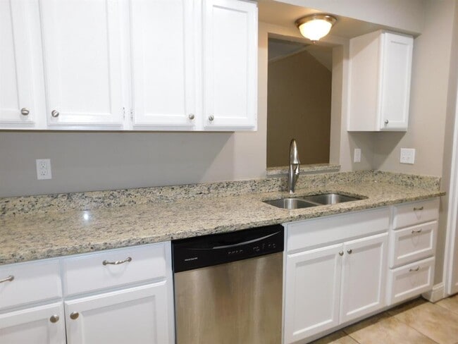 Building Photo - 1604 Summer Creek Ct