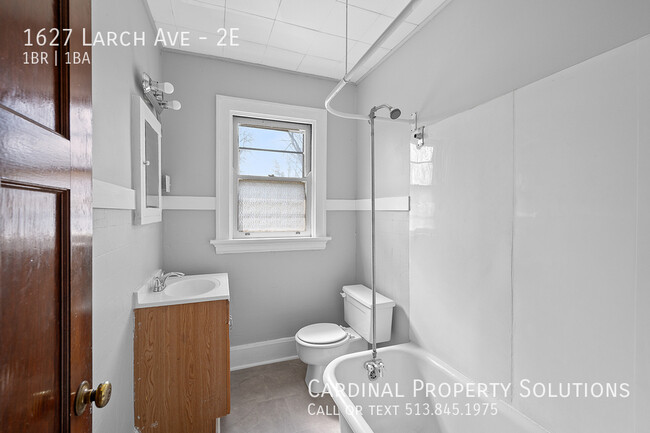 Building Photo - 1627 Larch Ave