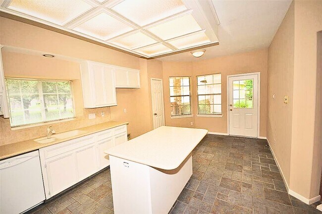 Building Photo - 16811 Willow Bend Ct