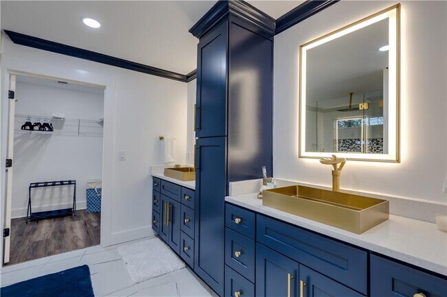 Building Photo - 551 Woodrow Ave