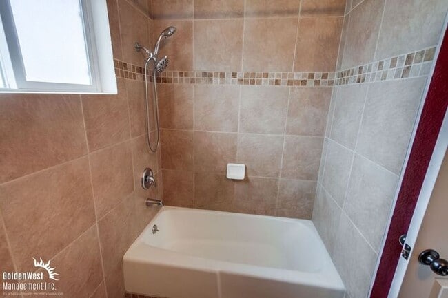 Building Photo - Lovely 4Bdm 2Ba Home Located in Escondido