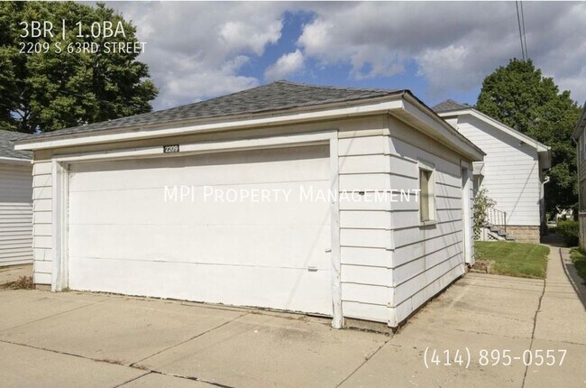 Building Photo - 2209 S 63rd St