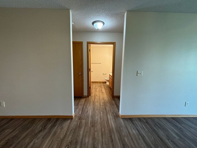 Building Photo - Remodeled 2 Bedroom Town Home