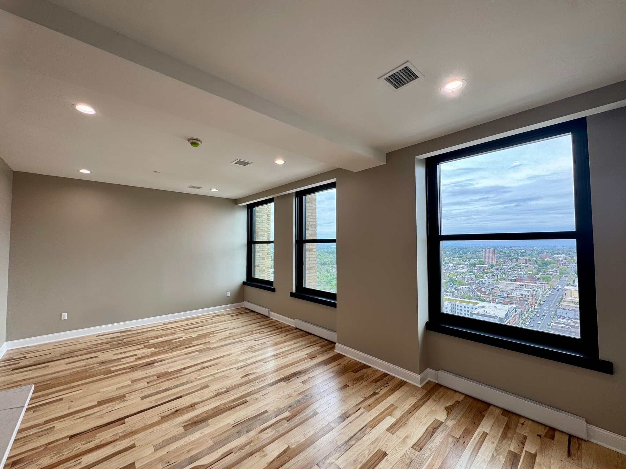 Building Photo - 2 N 9th St