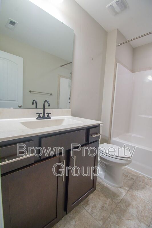 Building Photo - 2220 Oldenburg Ln