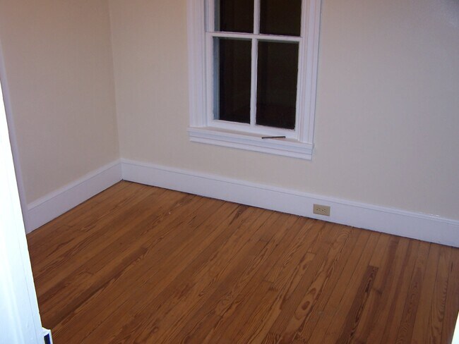 Building Photo - 160 E Penn St