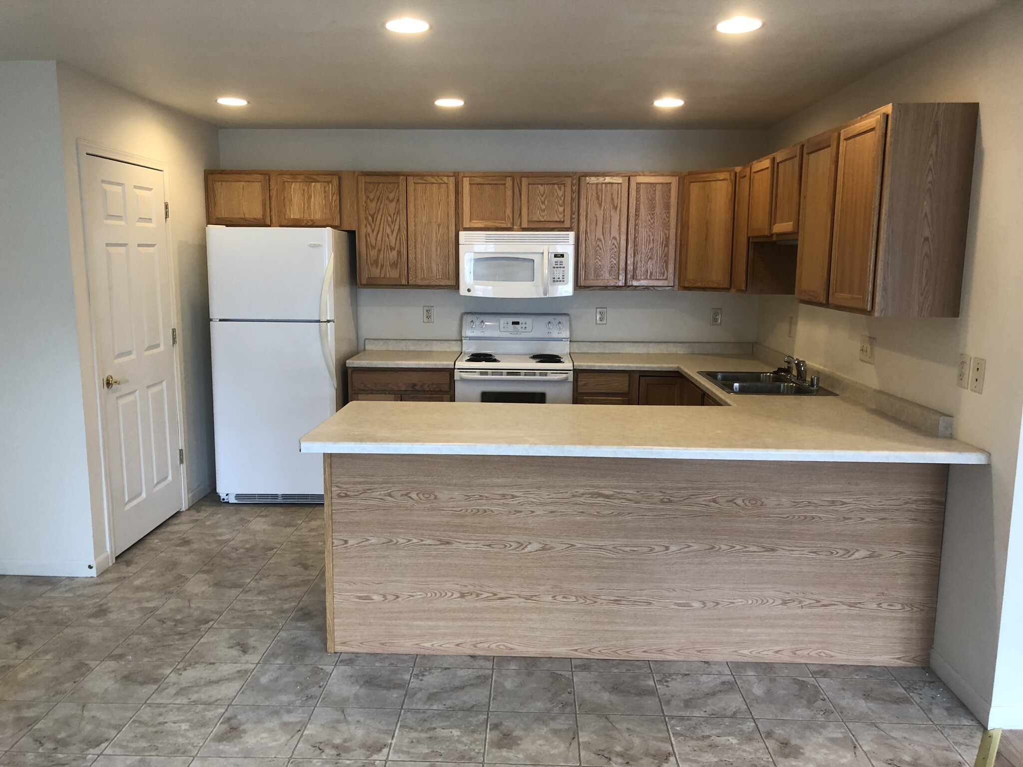 Kitchen - 632 Westwynd Ct