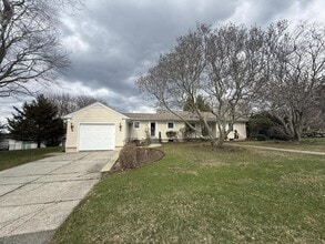 Building Photo - 76 Borden Rd