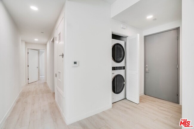 Building Photo - 1021 S Shenandoah St