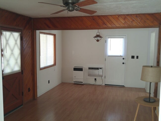 Building Photo - Cute Home in Shasta Lake City