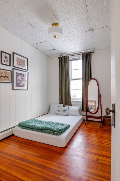 Building Photo - 552 Columbia St