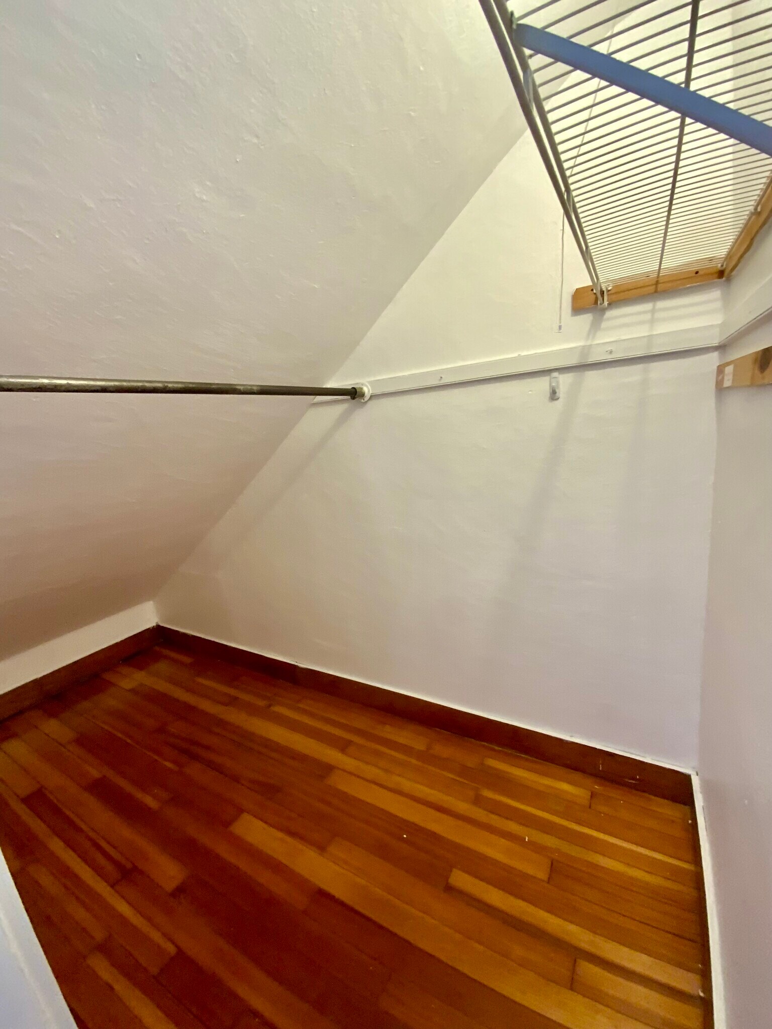 Building Photo - 1032 Hope St