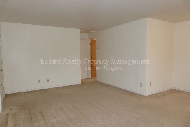 Building Photo - 4804 Terrace Dr NE