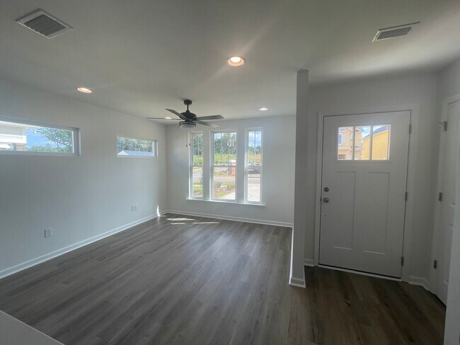 Building Photo - 3645 Meadow Hill Rd