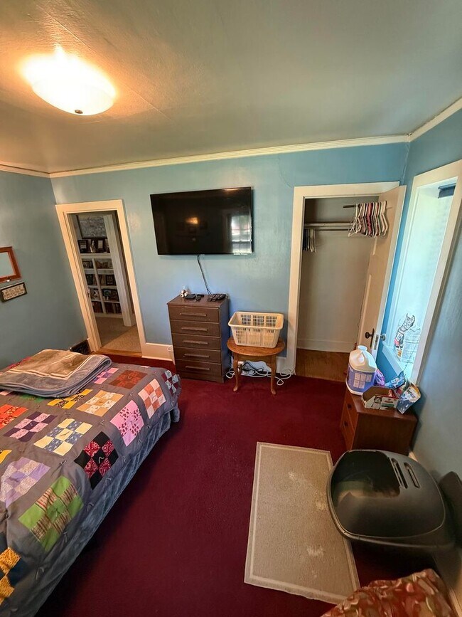 Building Photo - Warm & Furnished 2BR Home Near Billings Clinic