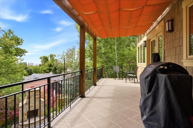 Building Photo - Federal Way