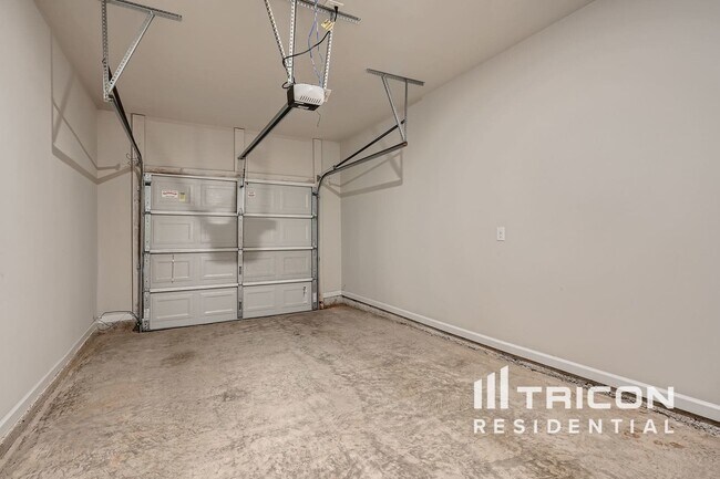 Building Photo - 4954 Lower Elm St