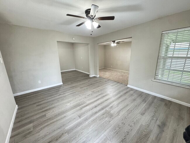 Building Photo - 406 Hillcrest St