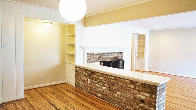 Building Photo - 2047 McClendon St